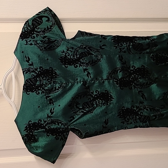 ๐ฆVoodoo Vixen Candy Ann Dress in Emerald Green/Black - Picture 10 of 16